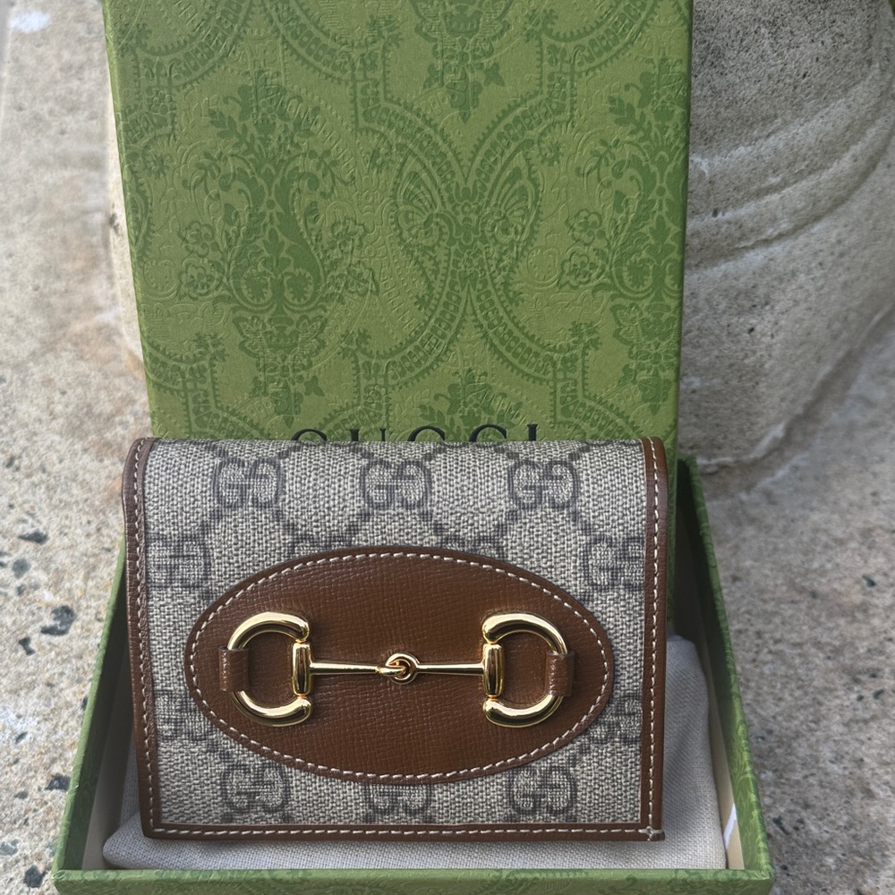 GUCCI 1955 Horsebit GG Supreme Canvas & Leather Compact Wallet (Brown/Gold) NWOT